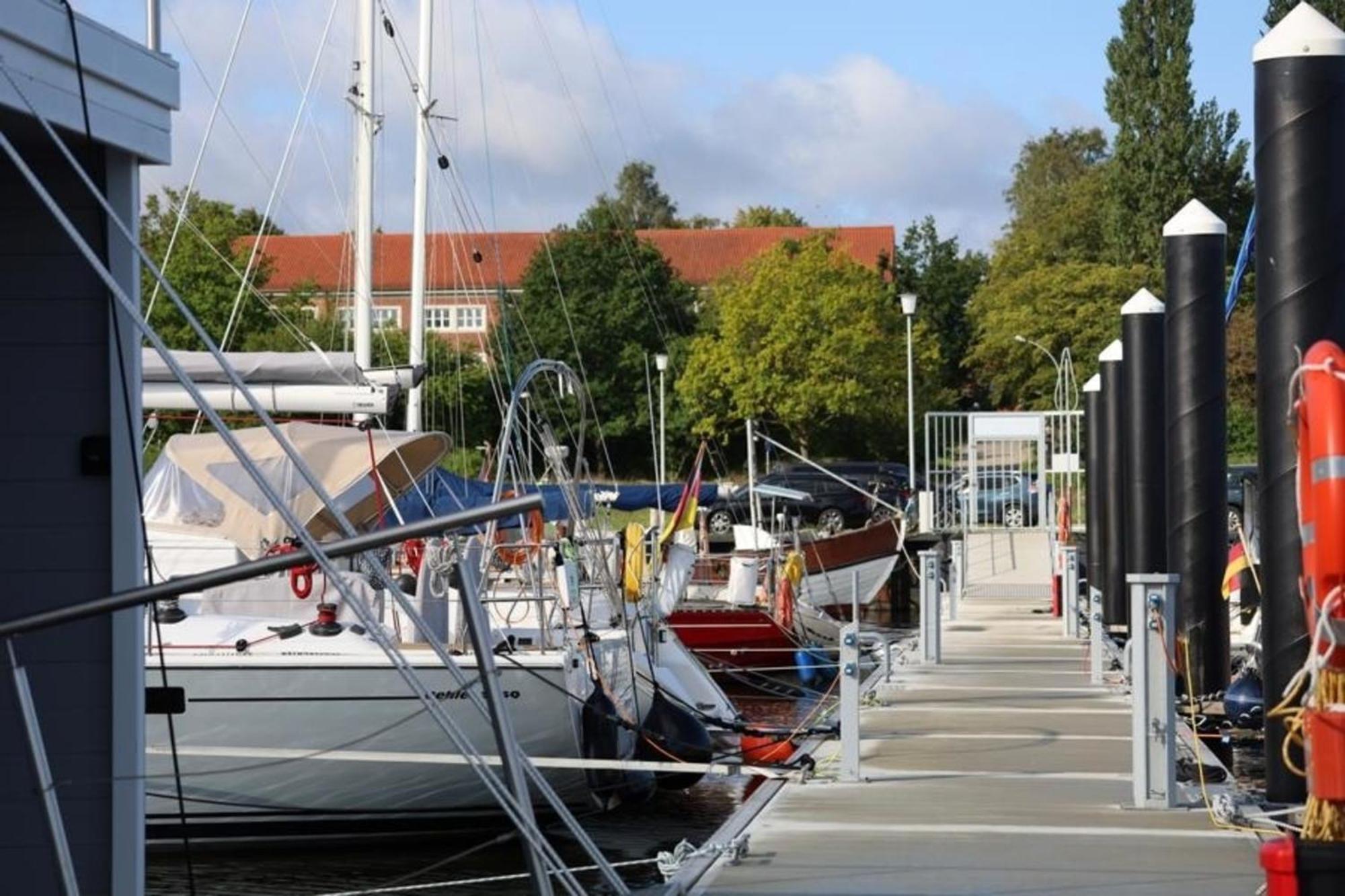 Hausboot Liliput Hotel Stralsund Exterior photo